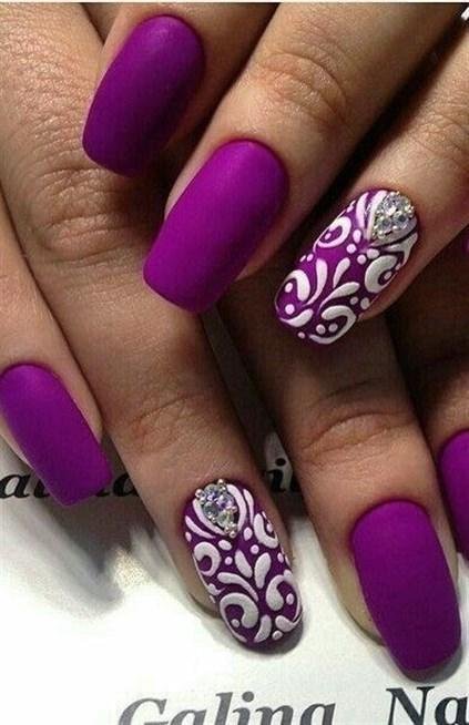 بدكير ومنيكير وتركيب أظافر من صالون حلوة خدمة منازل في الكويت